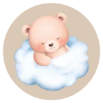 De ronde muurcirkel sticker met een slapende baby beer op een wolk en een beige achtergrond koop je op muurteksten.nl