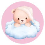 De ronde muurcirkel sticker met een baby beer op een wolk met slaapmuts en een roze achtergrond koop je op muurteksten.nl