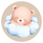 De ronde muurcirkel sticker met een slapende baby beer op wolken en een beige achtergrond koop je op muurteksten.nl