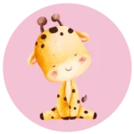 De ronde muurcirkel sticker met een baby giraffe met een roze achtergrond koop je op muurteksten.nl